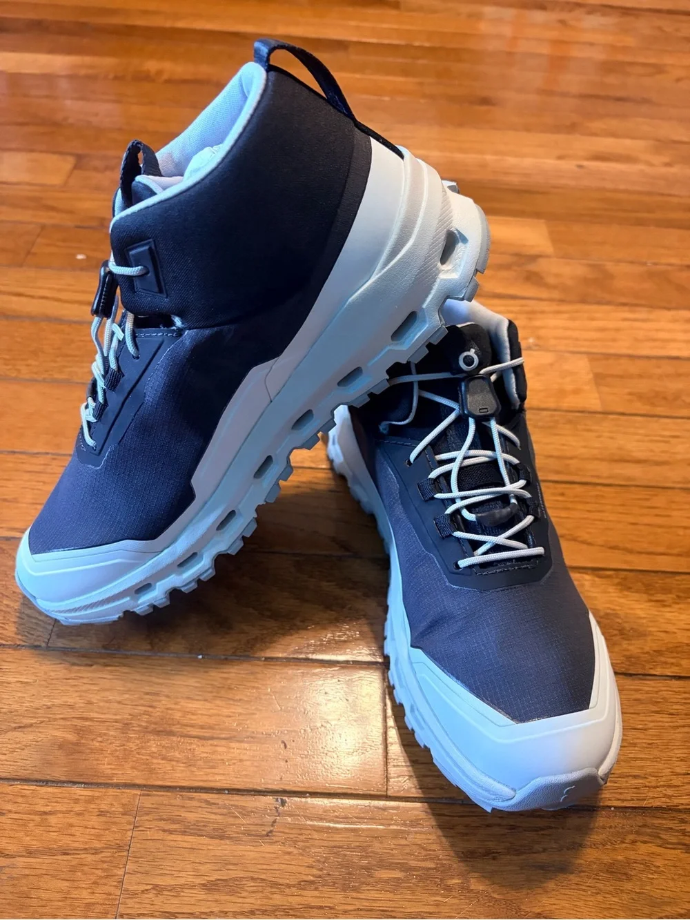 On Running Kids Boots Cloudhero mid waterproof in black and white